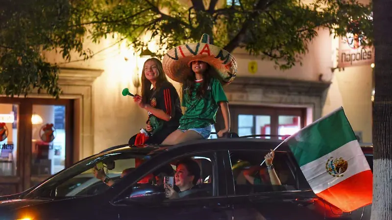 Afición duranguense celebra el triunfo de la Selección Mexicana en el Mundial 